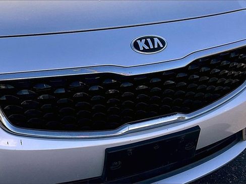 Used 2018 Kia Forte LX image 28