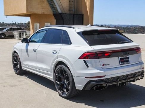 New 2025 Audi RS Q8 performance image 4