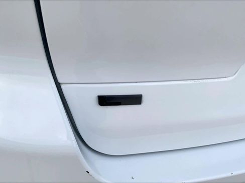 Used 2023 Jeep Grand Cherokee L Laredo image 10