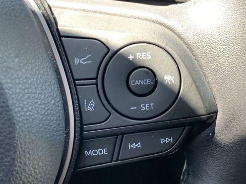 Used 2021 Toyota RAV4 XLE Premium AWD/4WD image 29