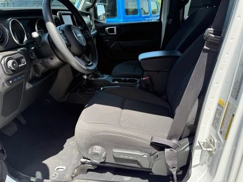 Used 2023 Jeep Wrangler Unlimited w/ Sun & Screen Package AWD/4WD image 9