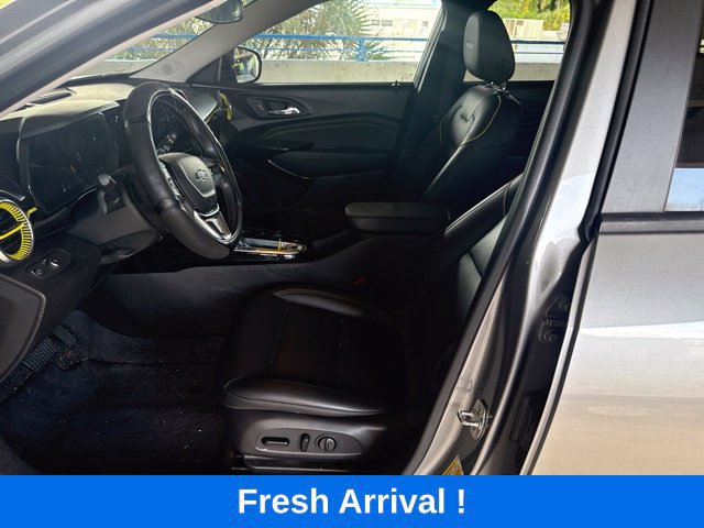 Used 2024 Chevrolet Trax ACTIV w/ Sunroof Package FWD image 2