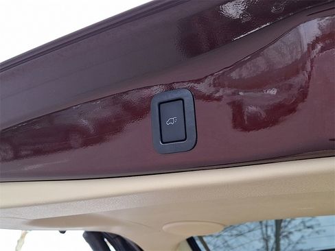 Used 2019 Toyota Highlander Limited image 32