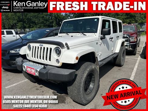 Used 2015 Jeep Wrangler Unlimited Sahara AWD/4WD image 3