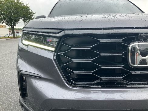 Used 2025 Honda Pilot Black Edition image 28