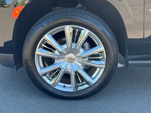 Used 2022 Chevrolet Suburban High Country w/ Premium Package 2 image 9