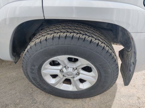 Used 2018 Toyota 4Runner SR5 Premium image 12