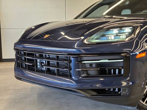 Certified 2026 Porsche Cayenne E-Hybrid Coupe AWD/4WD image 23