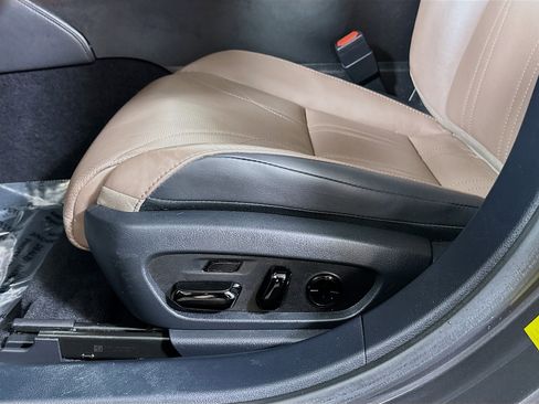 Used 2022 Lexus ES 300h w/ Accessory Package image 20