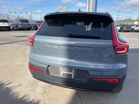 Certified 2023 Volvo XC40 B5 Ultimate w/ Protection Package Premier image 6