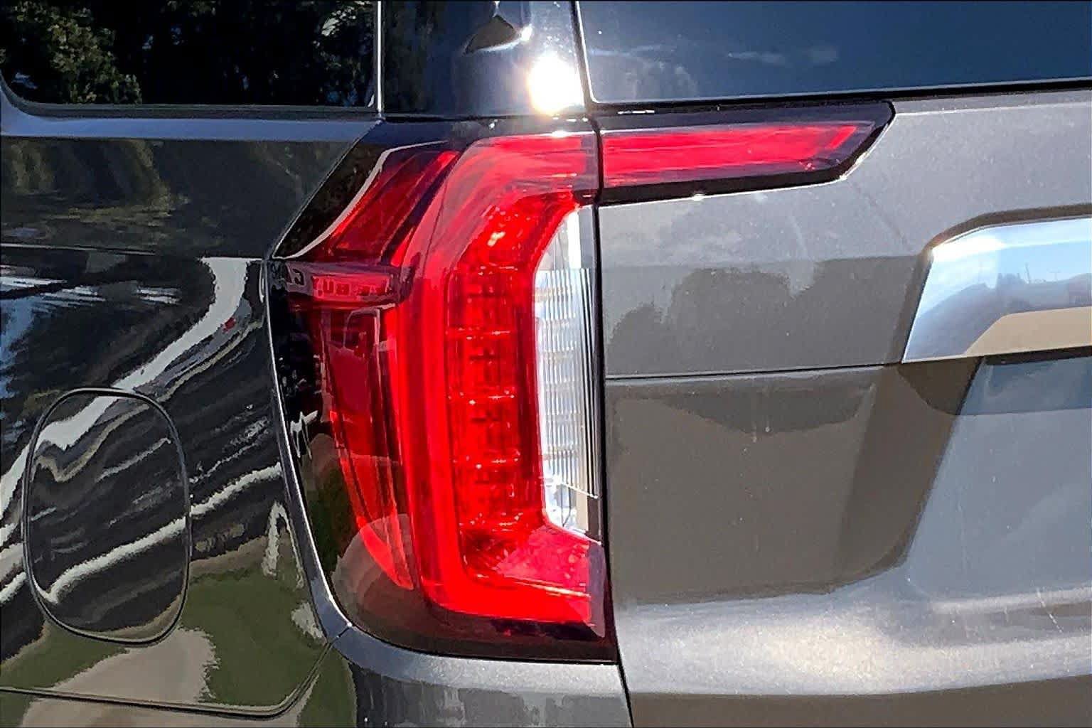 Used 2021 GMC Yukon Denali w/ Denali Premium Package AWD/4WD image 28