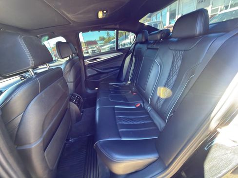 Used 2018 BMW M550i xDrive M550i xDrive Sedan 4D image 19