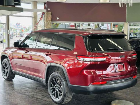 Used 2024 Jeep Grand Cherokee L Altitude AWD/4WD image 15