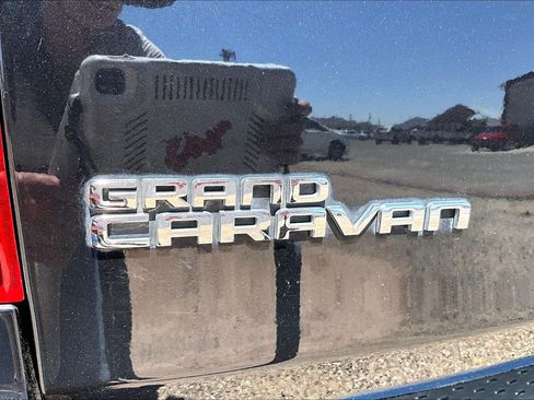 Used 2019 Dodge Grand Caravan SE w/ UConnect Hands-Free Group FWD image 32