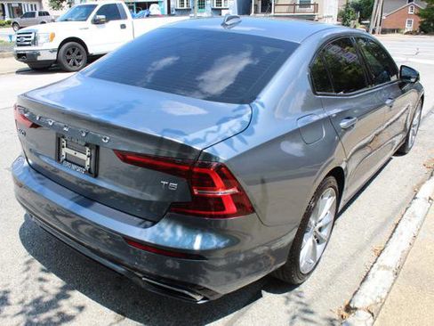 Used 2021 Volvo S60 T5 Momentum image 7