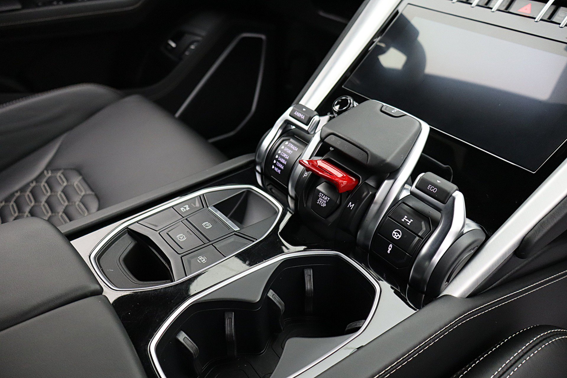 Used 2020 Lamborghini Urus AWD/4WD image 32