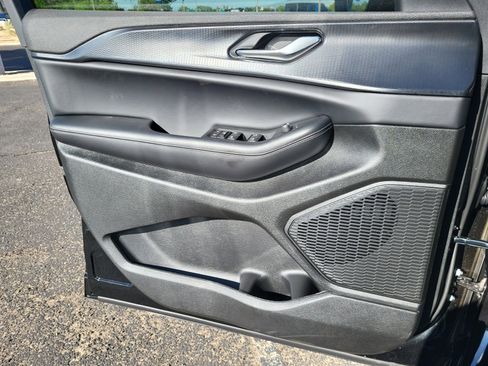 New 2025 Jeep Grand Cherokee L Laredo image 13