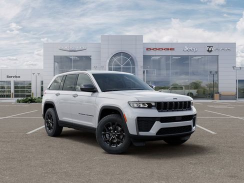 New 2026 Jeep Grand Cherokee Altitude RWD image 5