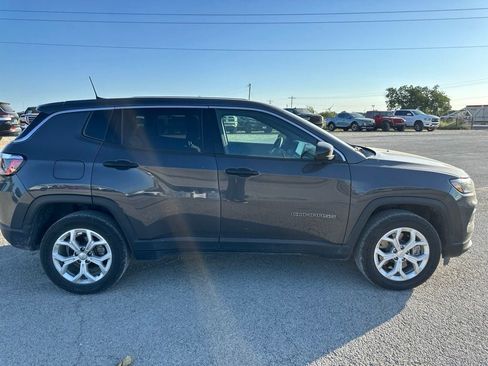 Used 2024 Jeep Compass Sport AWD/4WD image 3