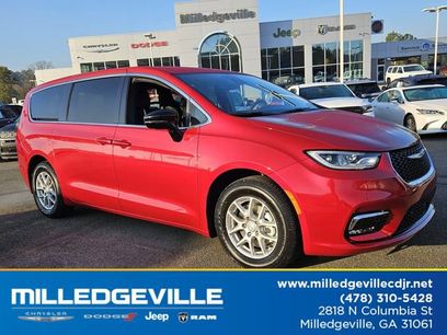 New 2026 Chrysler Pacifica Select