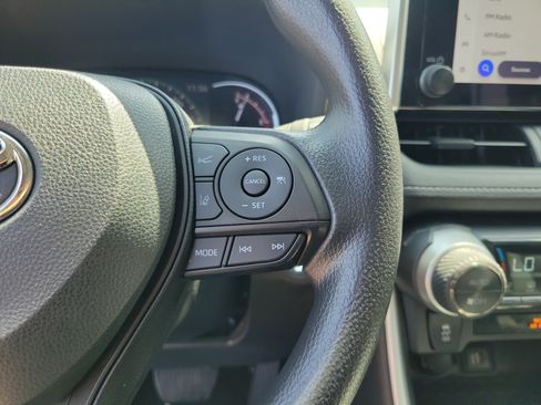 Used 2024 Toyota RAV4 XLE AWD/4WD image 23