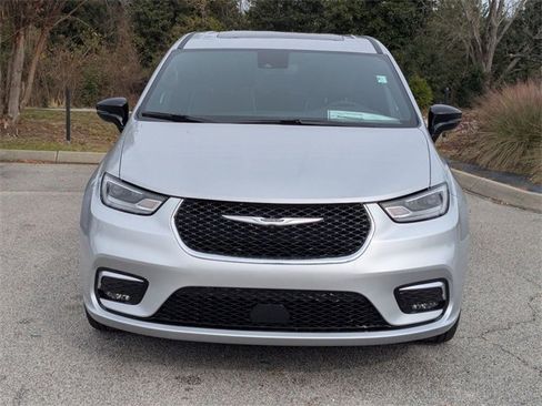 New 2026 Chrysler Pacifica Limited w/ Trailer Tow Group image 8