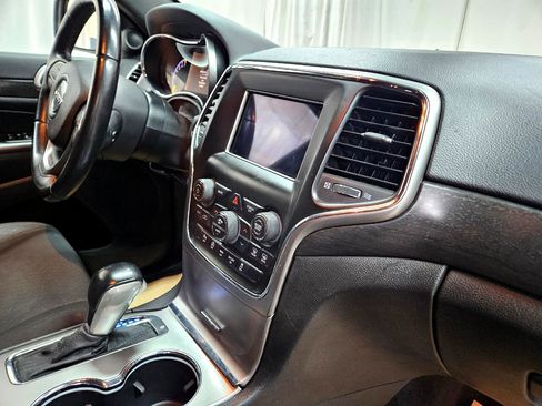 Used 2018 Jeep Grand Cherokee Laredo image 23