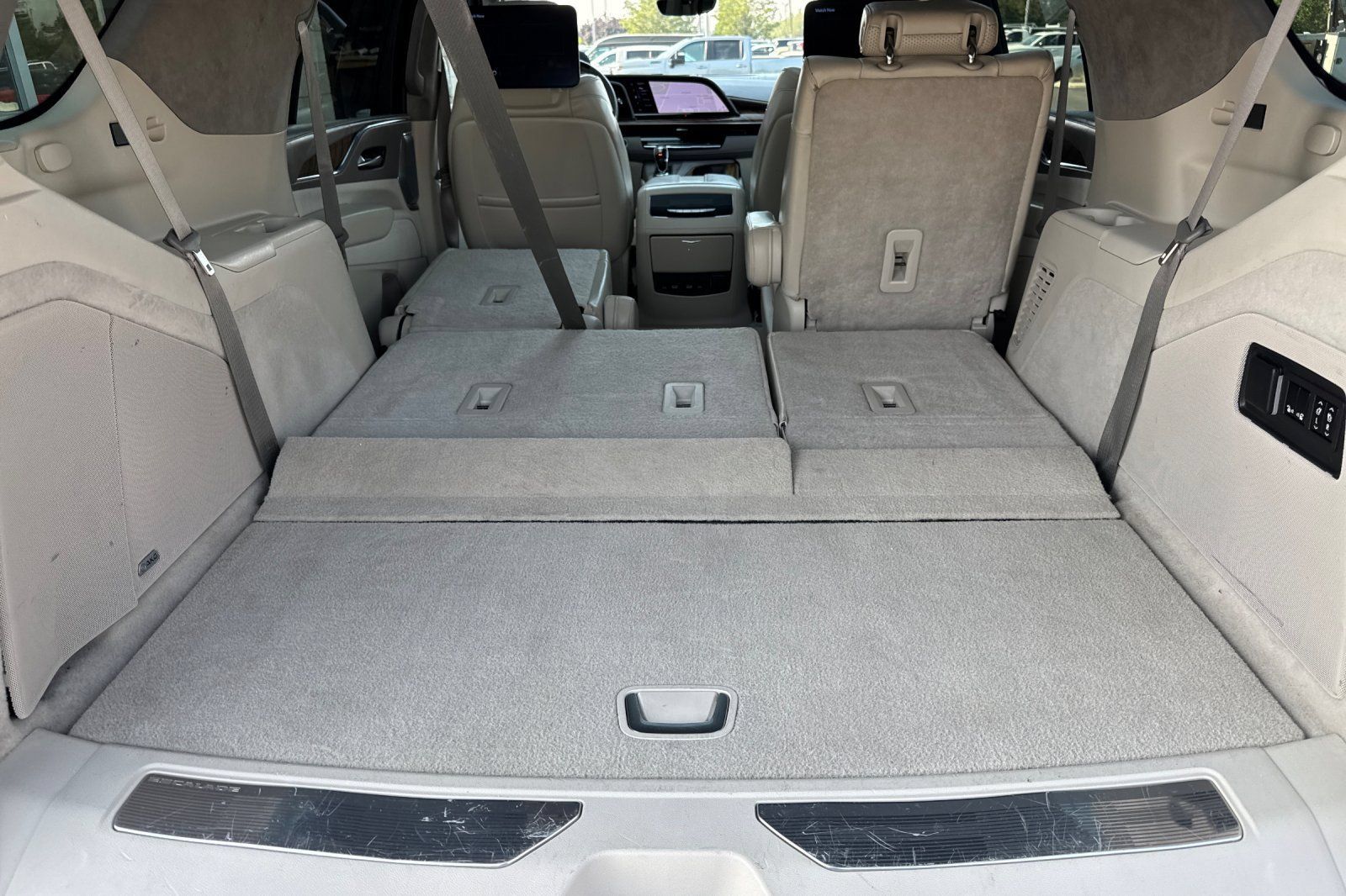 Used 2024 Cadillac Escalade Sport Platinum w/ LPO, ONYX Package AWD/4WD image 19