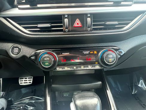 Used 2022 Kia Forte GT-Line image 31