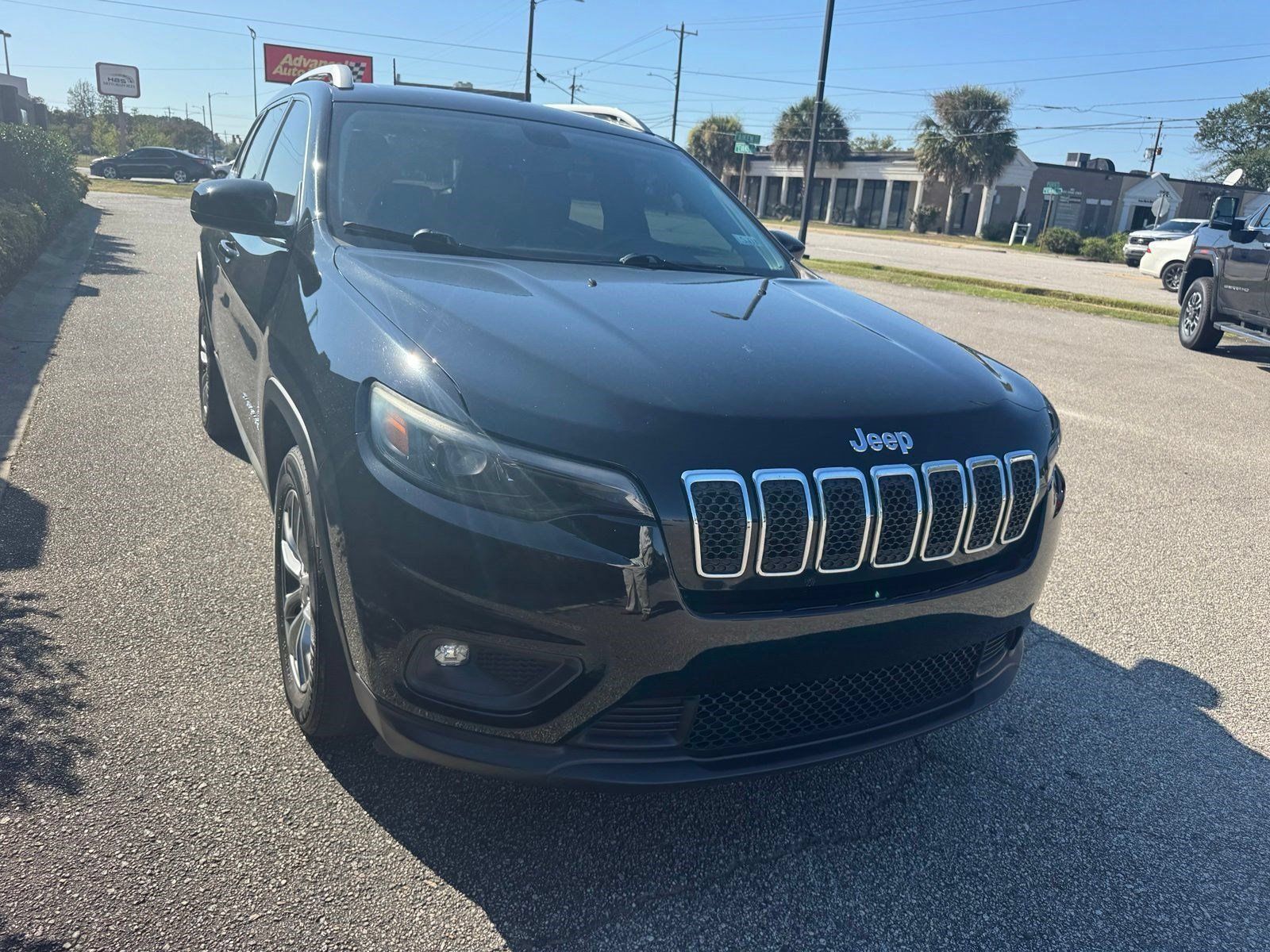 Used 2019 Jeep Cherokee Latitude Plus w/ Comfort/Convenience Group FWD image 9