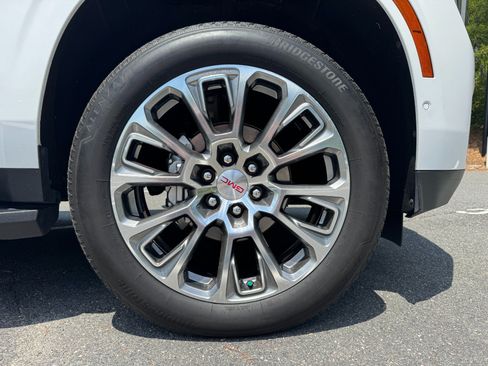 Used 2025 GMC Yukon XL Denali AWD/4WD image 79