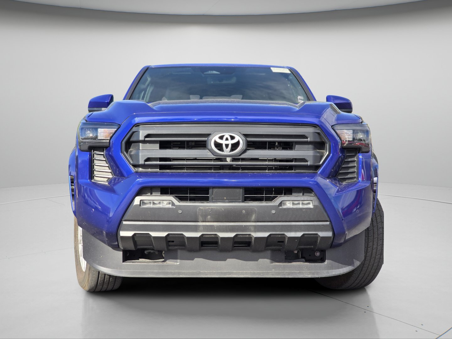 Used 2024 Toyota Tacoma SR5 AWD/4WD image 3