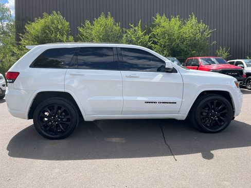 Used 2018 Jeep Grand Cherokee Altitude AWD/4WD image 8