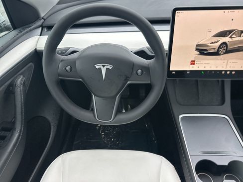 Used 2023 Tesla Model Y Long Range image 13