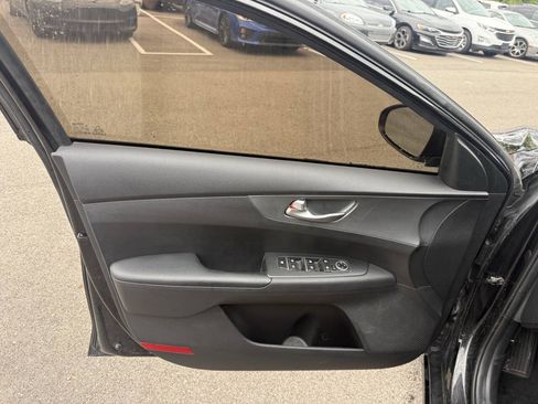 Used 2021 Kia Forte LXS FWD image 16
