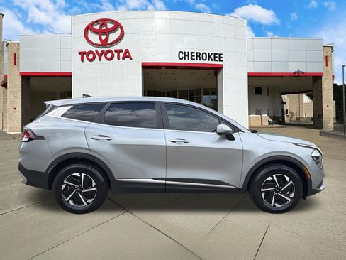 Used 2023 Kia Sportage LX AWD/4WD image 4