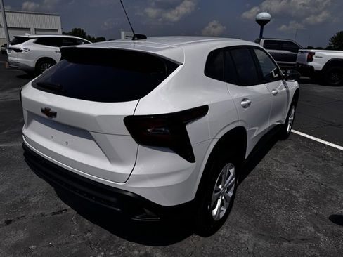 Used 2025 Chevrolet Trax LS image 2