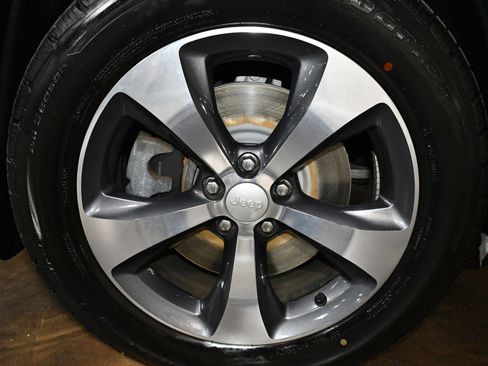 Used 2019 Jeep Cherokee Limited image 65