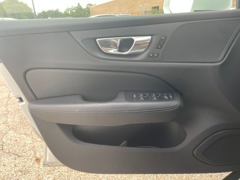 Used 2025 Volvo V60 B5 Cross Country Plus image 20