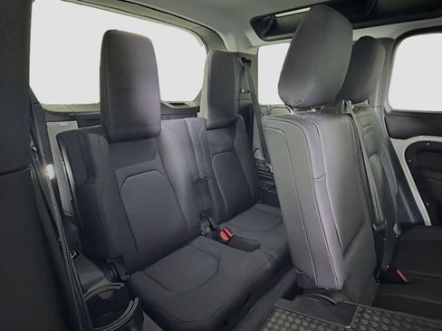 Used 2025 Land Rover Defender 110 S image 29