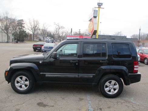 Used 2010 Jeep Liberty Sport w/ Popular Equipment Group image 4