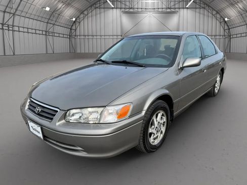 Used 2000 Toyota Camry LE FWD image 11