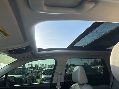 Certified 2025 Kia Sorento S w/ Panoramic Sunroof Package FWD image 19