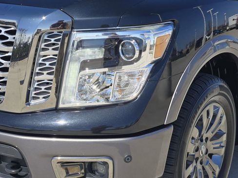Used 2018 Nissan Titan Platinum Reserve w/ Platinum Utility Package image 10