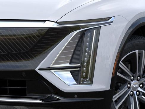 New 2026 Cadillac Lyriq Luxury AWD/4WD image 10