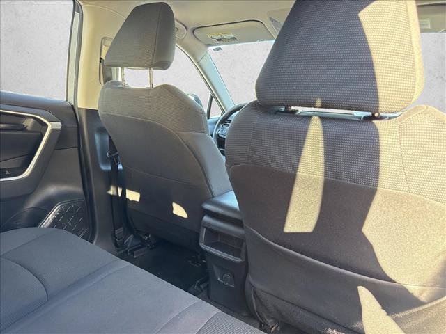 Used 2019 Toyota RAV4 LE FWD image 18