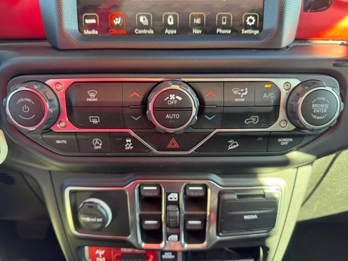 Used 2021 Jeep Wrangler Unlimited Rubicon image 22