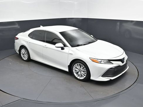 Used 2020 Toyota Camry XLE FWD image 36