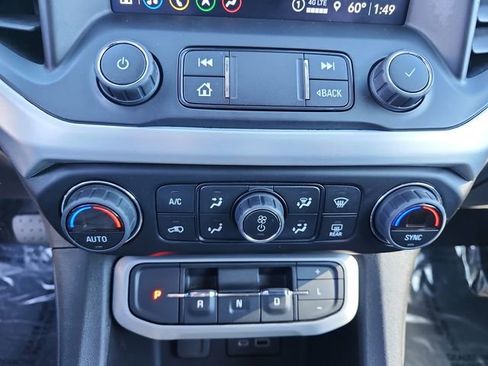 Used 2023 GMC Acadia SLT image 34