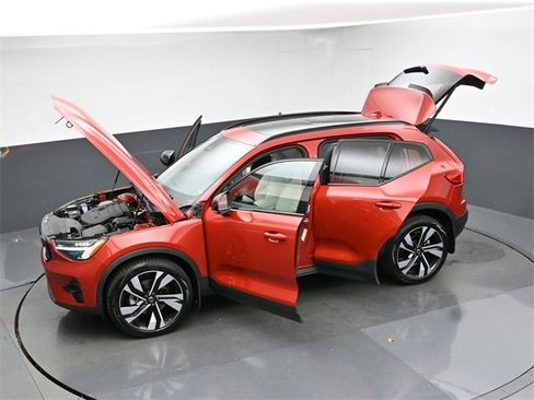 Used 2023 Volvo XC40 B5 Plus w/ Protection Package Premier image 50